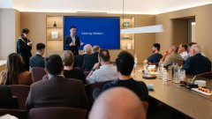 市值蒸发超4000亿元，李斌称不会回购股票